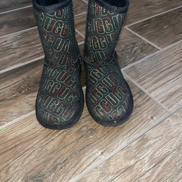 Kids UGGs - Picture 3 of 5